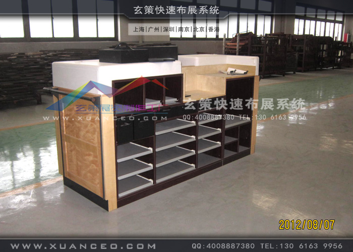 專賣店衣收銀臺(tái)制作 專賣店衣收銀臺(tái)制作